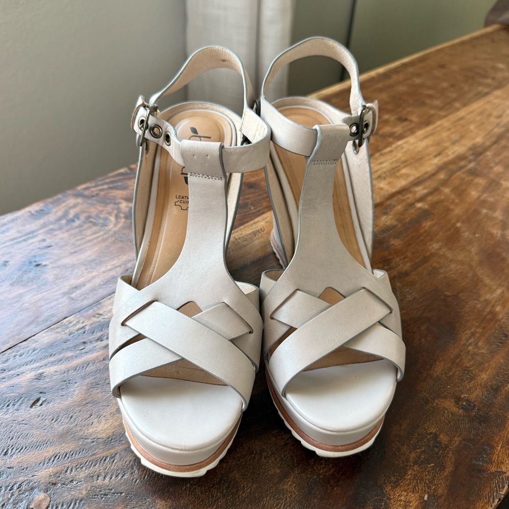 Biala wedges